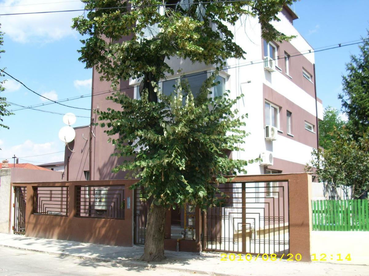 Apartament Laurentiu - Etaj.1 布加勒斯特 外观 照片